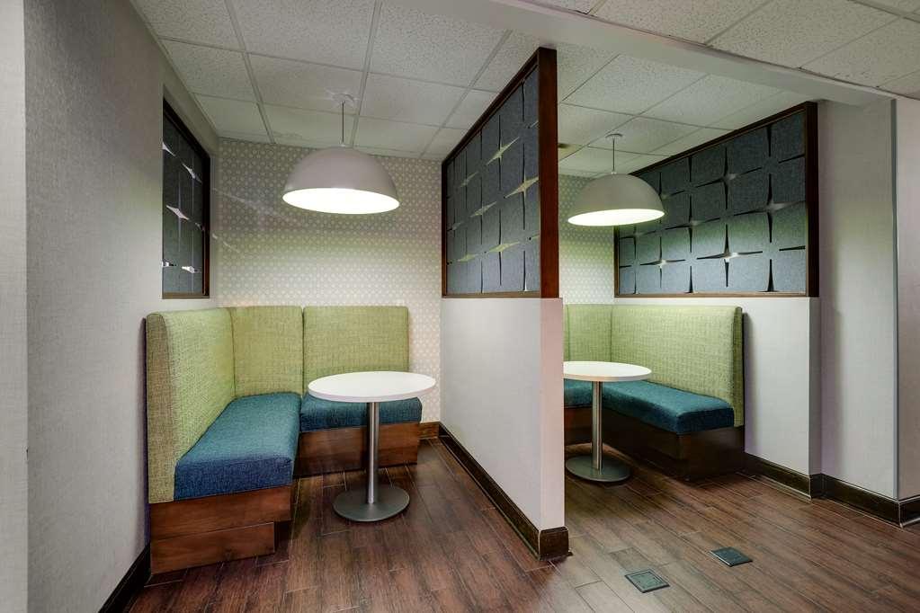Hampton Inn Moultrie Interior photo